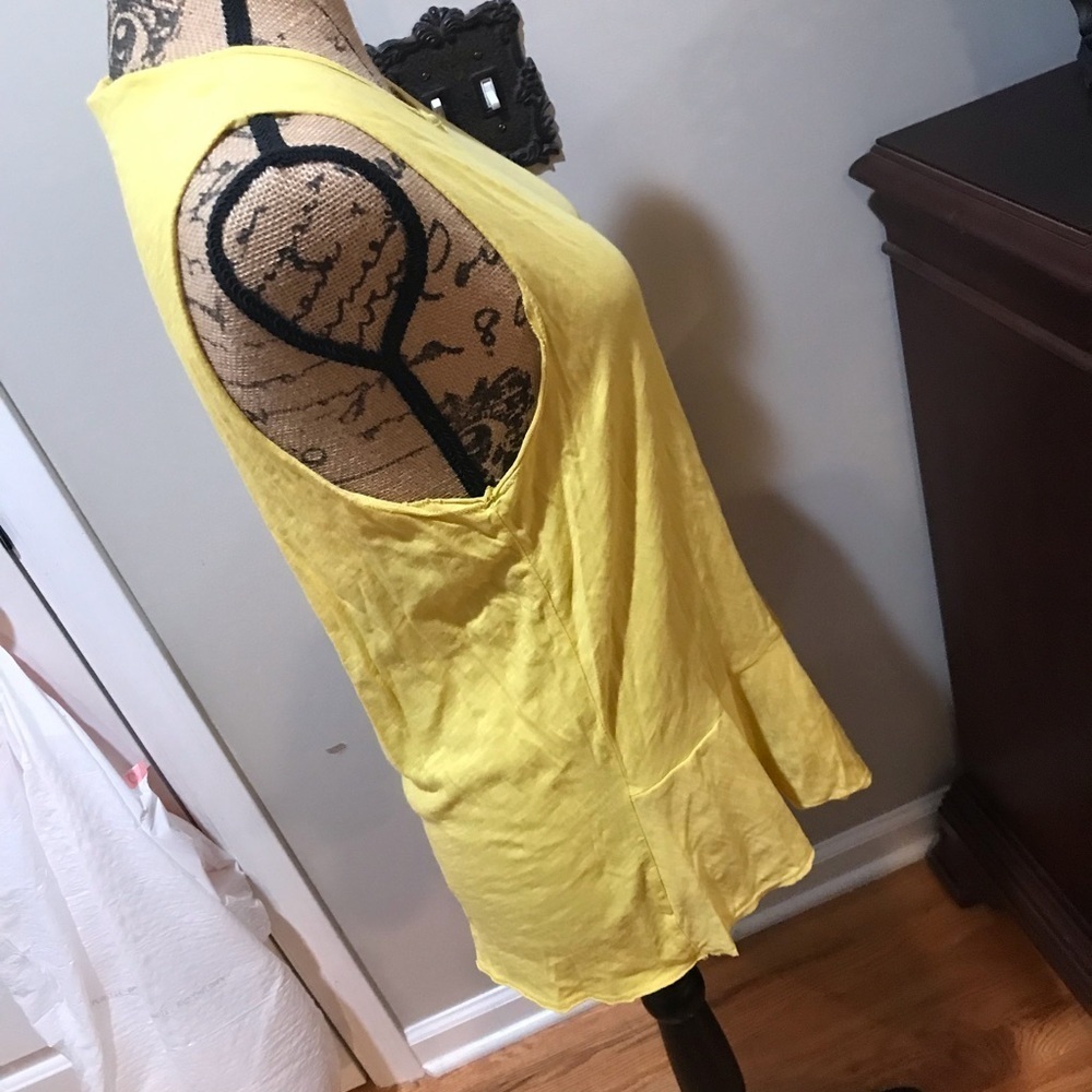 ☀️SUNDRY Ruffled Tank - Picture 3 of 7